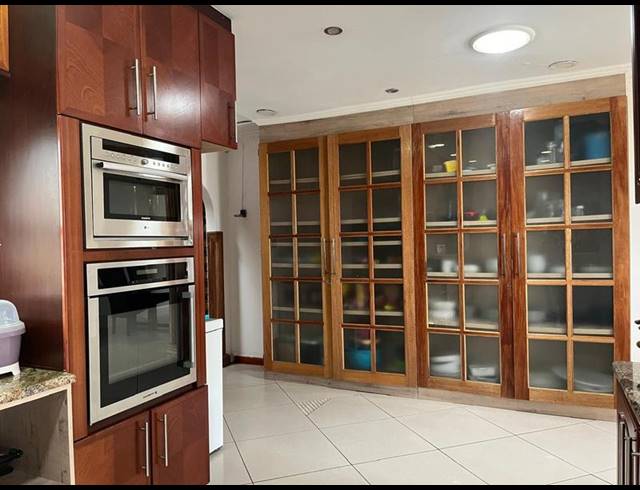 8 BEDROOM HOUSE FOR SALE IN NATURENA